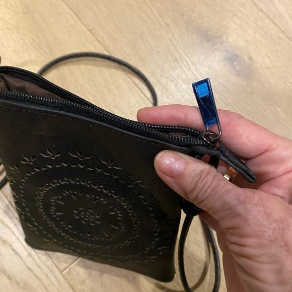 Elegant Black Crossbody Bag with Perforated Design - Picture 4 of 4